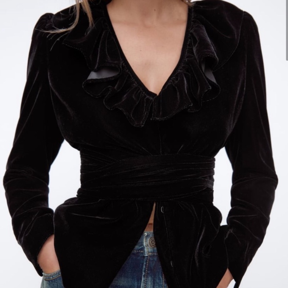 🌙ZARA black ruffled tie belt velvet blazer🌙 - Picture 9 of 10